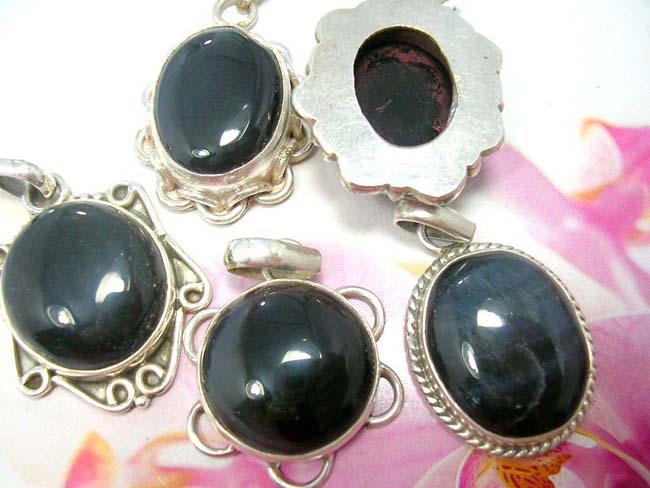 Wholesale bali jewelry distributor, Indonesian artist design 925. sterling silver pendant with lovely gemstone