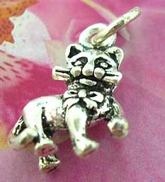 Elegant kitty design 925. Thailand made solid sterling silver charm pendant      