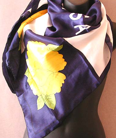 Scarves manufacture at seasonal fashion black white square pattern design polyester scarf with yellow flower decor on corners