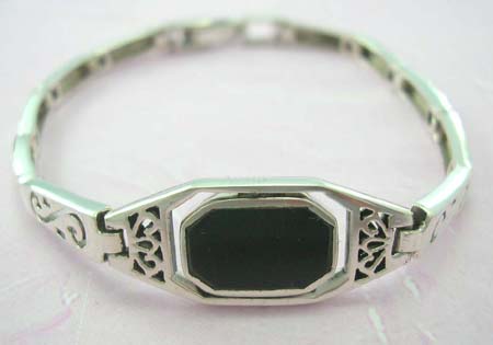 Trendy gemstone jewelry store online wholesaler supply sterling silver bracelet with rectangular onyx gemstone in middle 
