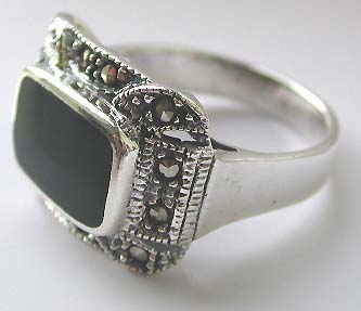 World designer ring jewelry wholesale - Fashion style ring with multi mini cz around rentanglar green germ stone                       