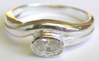 High fashion gemstone jewelry distributor supply 925.sterling silver ring with oval clear cz embedded wavy line design
