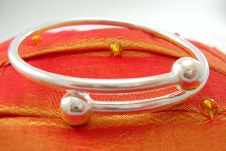 Custom sterling silver bangle jewelry wholesale in plain style with balls at both ends    