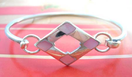 Gift in silver bangle jewelry wholesale company supply sterling silver bangle in diamond shape with mini pink mother of pearl inlay       