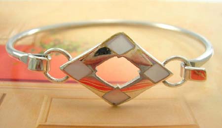 Lady's mother of pearl fashion jewelry shop online wholesale distribute sterling silver bangle with mini diamond white mother of pearl        