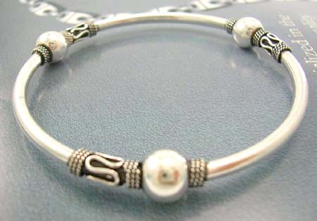 Bali jewelry fashion collective wholesale supplier sterling silver Bali bangle with mystic sign and balls               