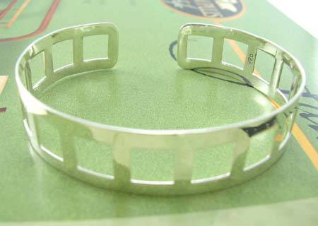High quality designer solid sterling silver jewelry bangle in ladder-pattern design                      