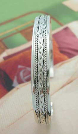 Designer fashion trends jewelry importer supply sterling silver bangle in two rope-like and carved-in arrow design decor                       
